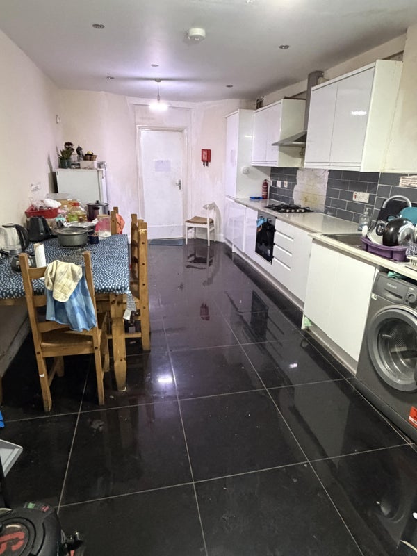 Room Sibley Grove in Greater London