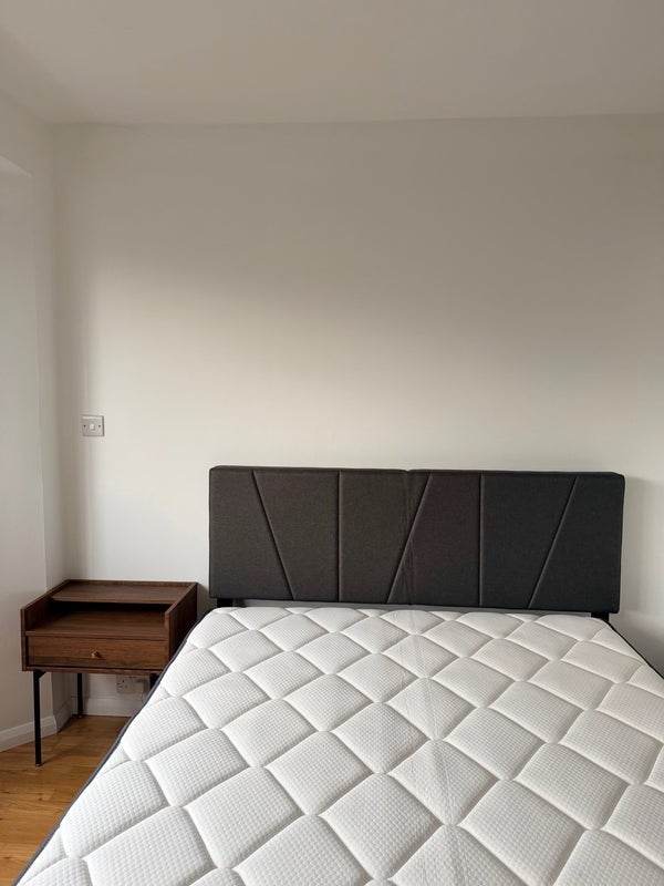 Room Southend Road in Greater London