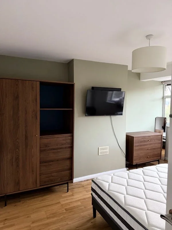 Room Southend Road in Greater London