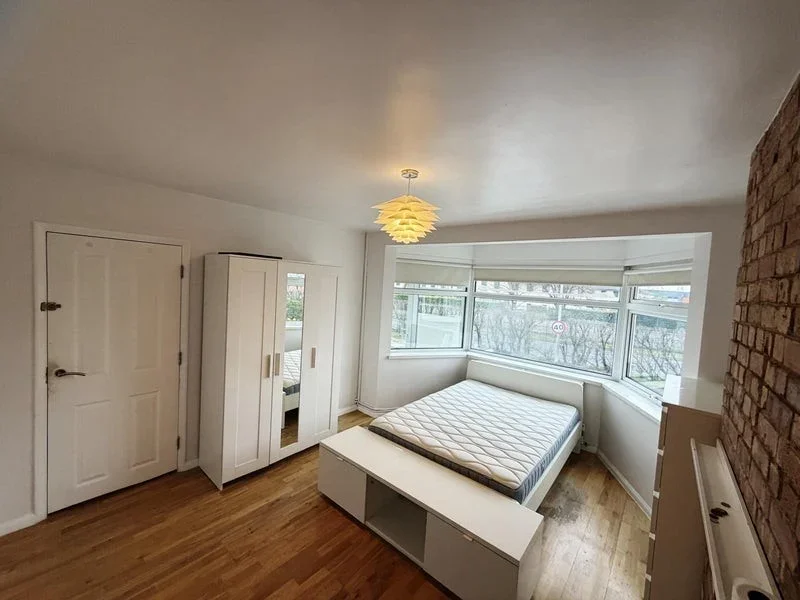Room Southend Road in Greater London