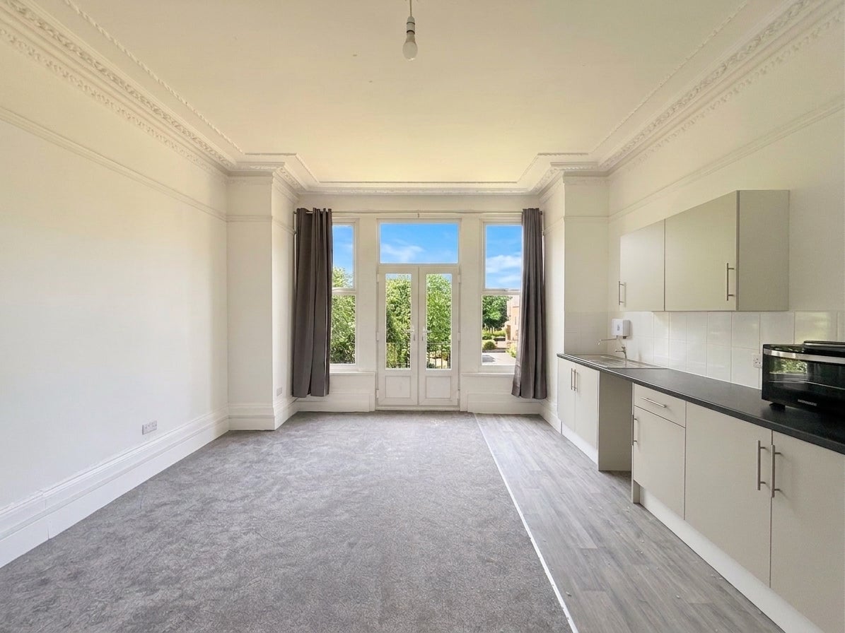 Flat Hayne Road in Greater London