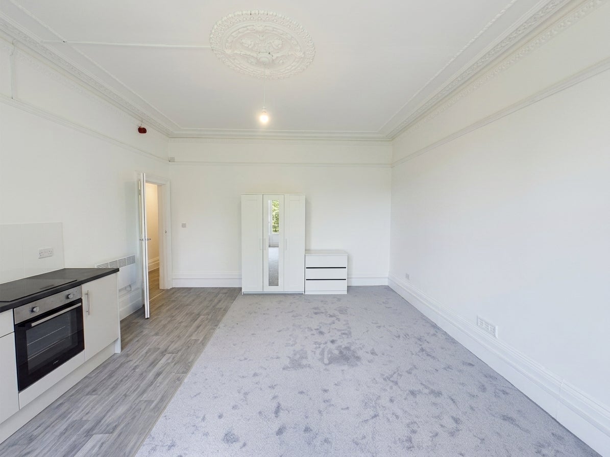 Flat Hayne Road in Greater London
