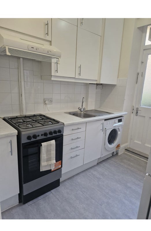 Room Acacia Road in City of Westminster