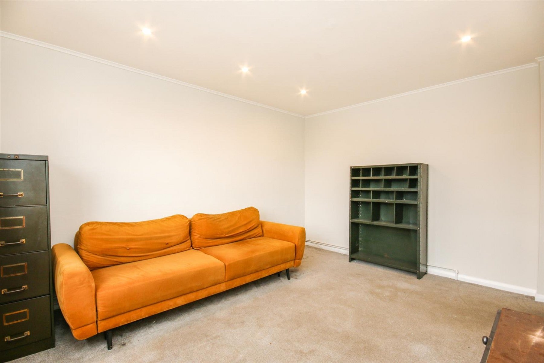 Flat Trinder Road in Greater London