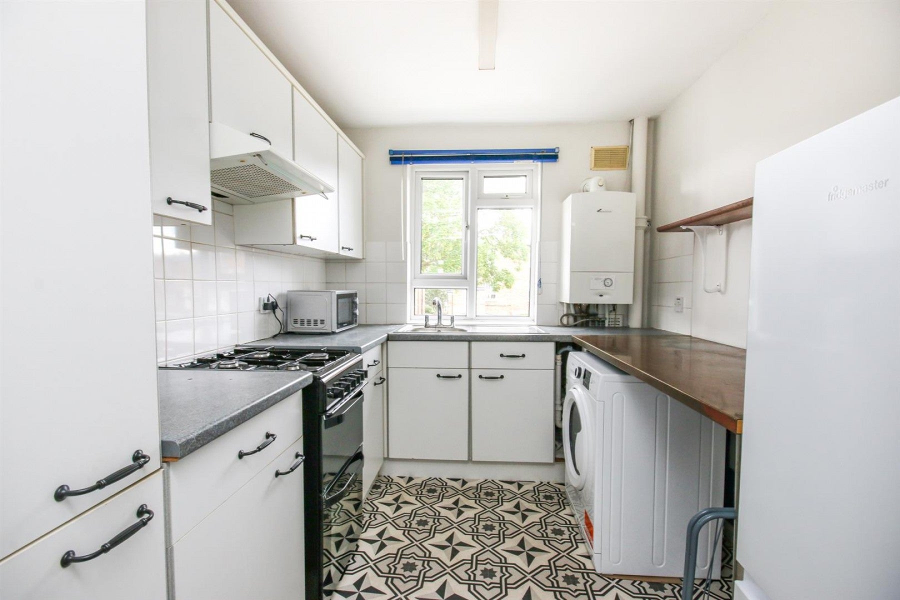Flat Trinder Road in Greater London