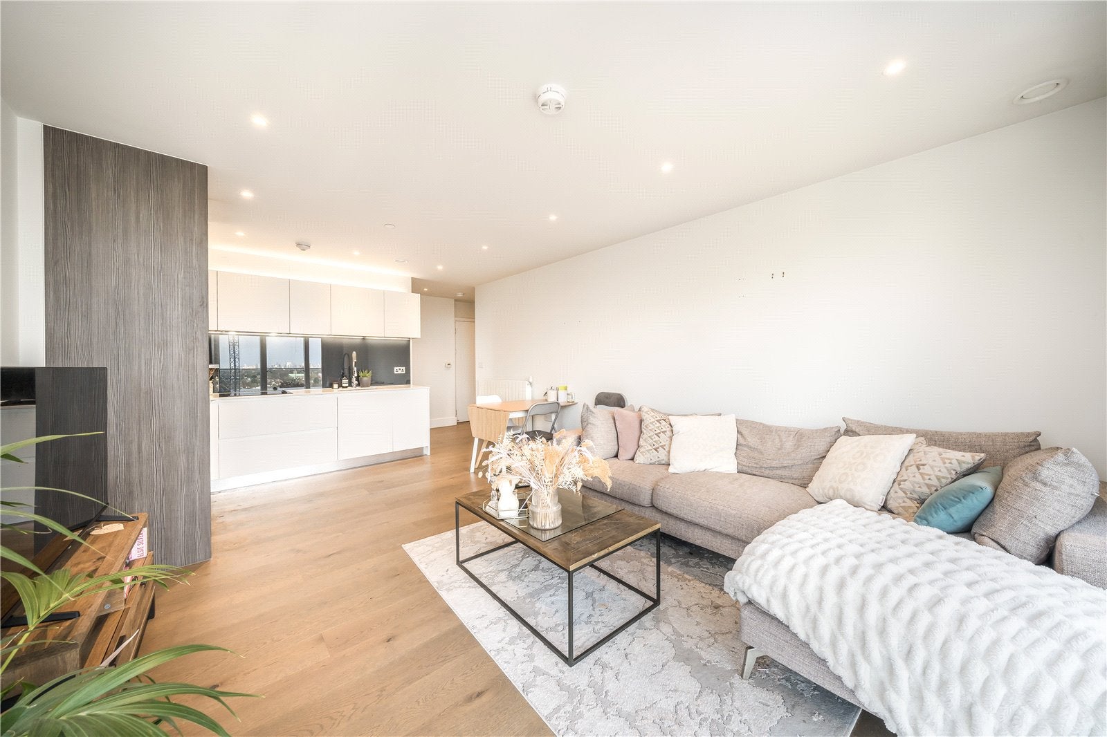 Flat Henley Cross in Greater London