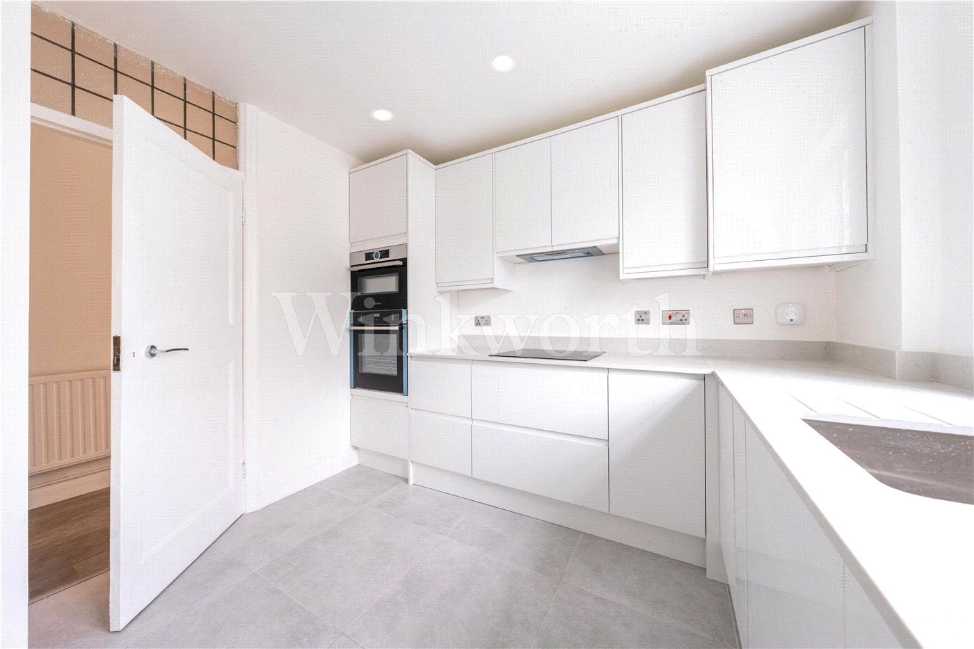 Flat Lyttelton Road in Greater London