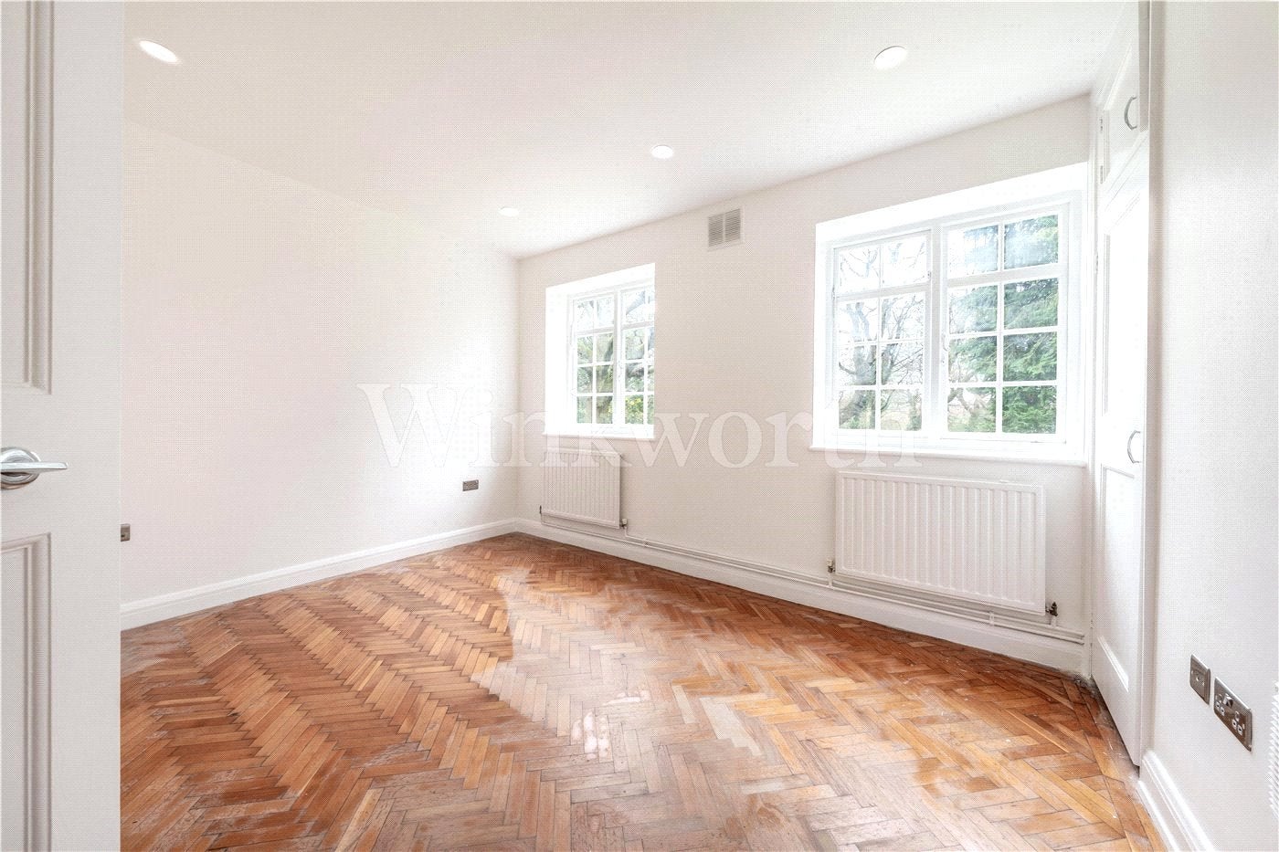 Flat Lyttelton Road in Greater London