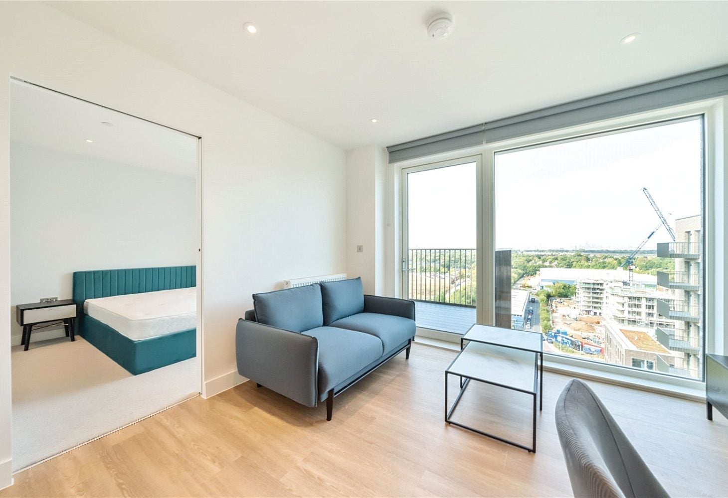 Flat Henley Cross in Greater London