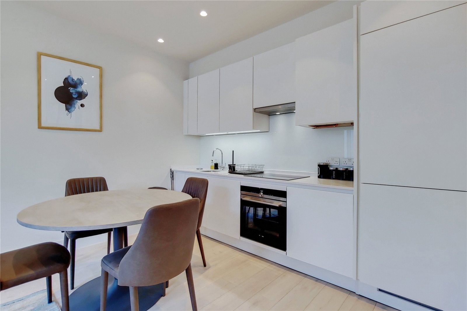 Flat Kingsland Road in Greater London