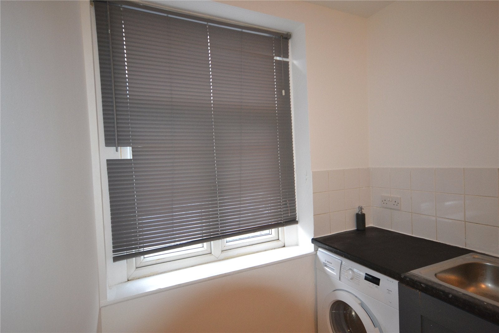 Flat Kilburn High Road in Greater London