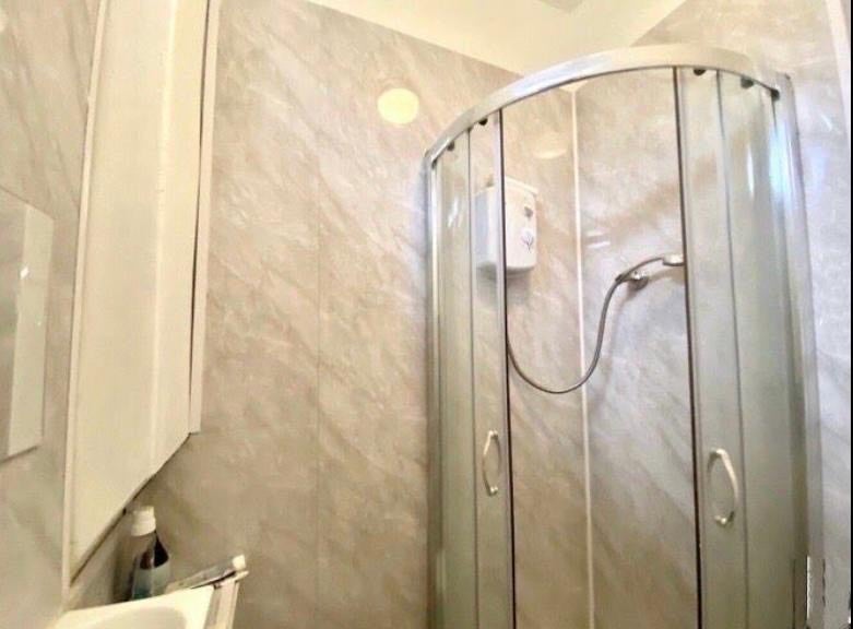 Room Chiswick High Road in Greater London