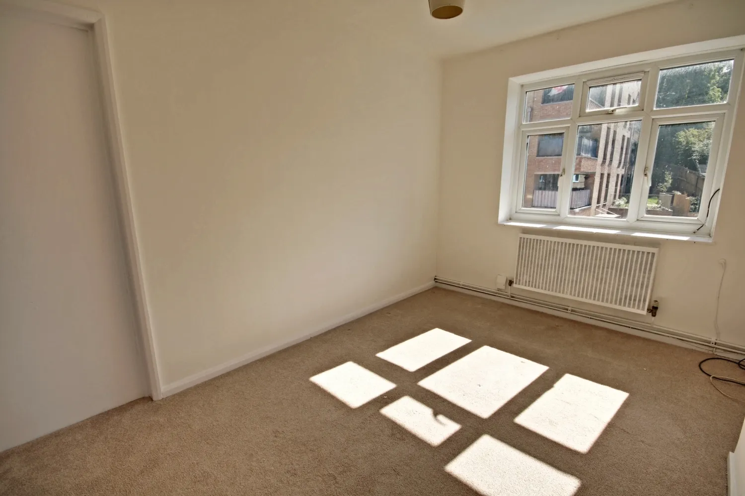 Flat Stroud Crescent in Greater London