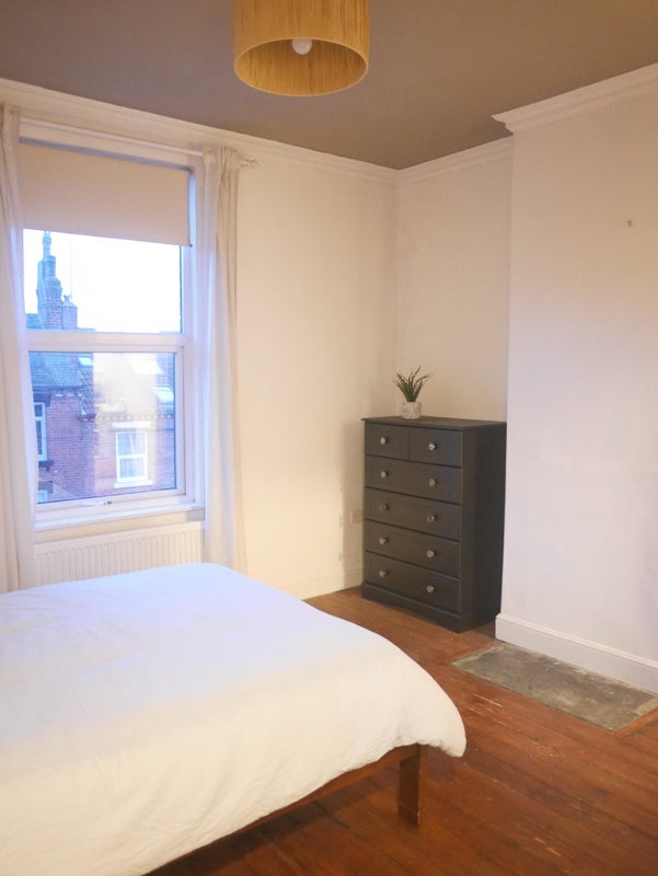 Room Back Highbury Terrace in Leeds