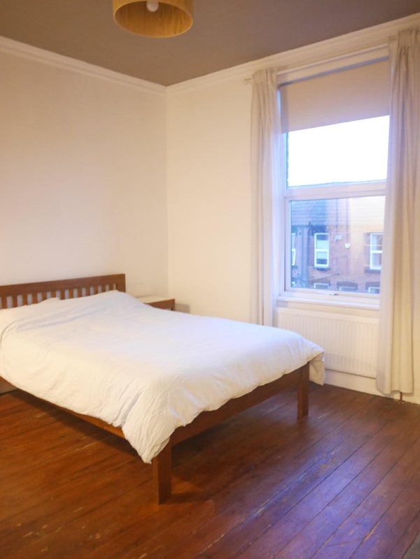 Room Back Highbury Terrace in Leeds