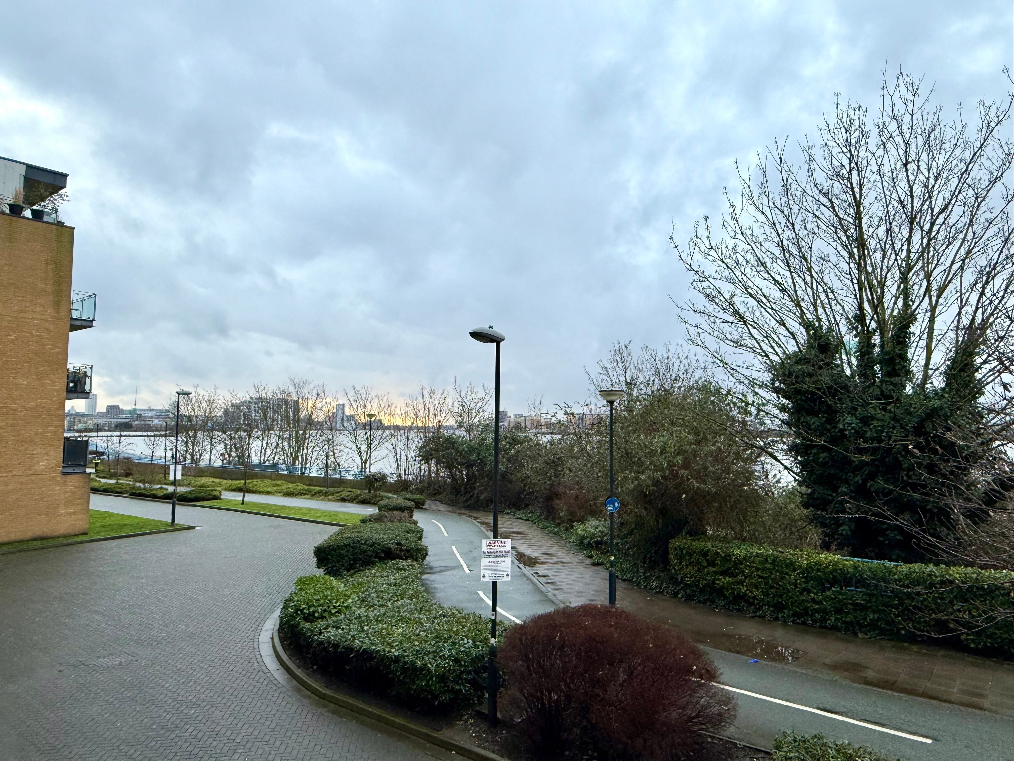 Flat Tideslea Path in Greater London