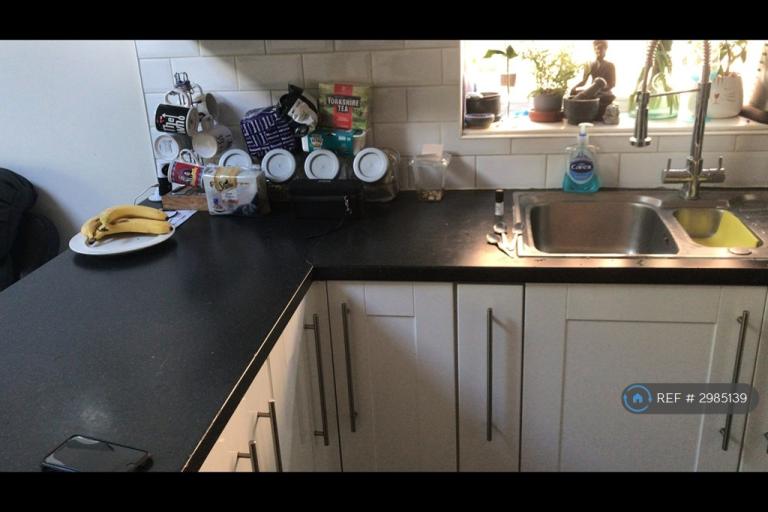 Room Galsworthy Road in Greater London