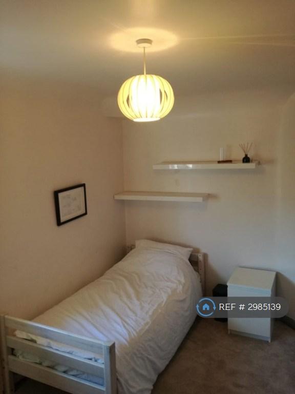 Room Galsworthy Road in Greater London
