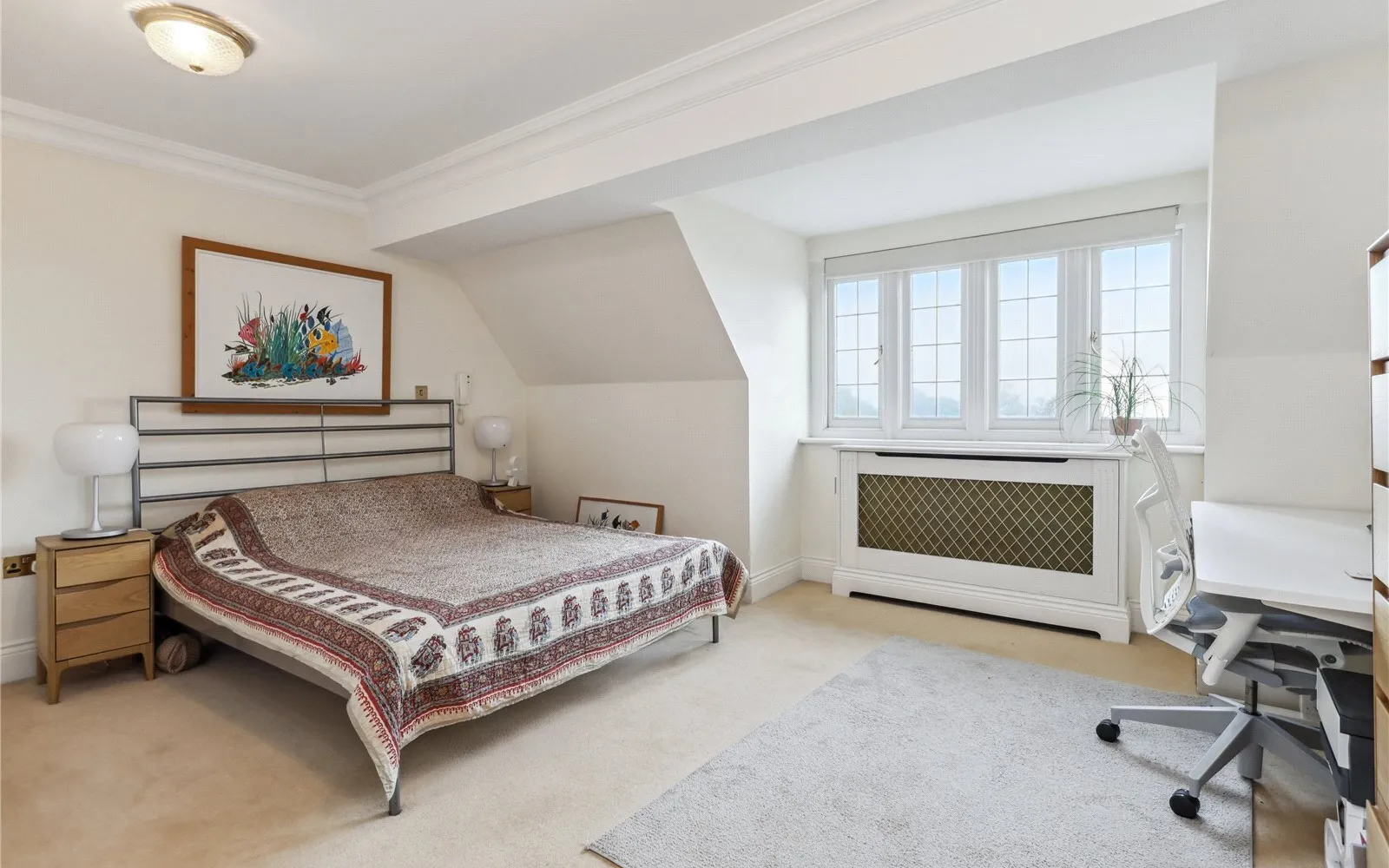 Flat Ockham Lane in Guildford