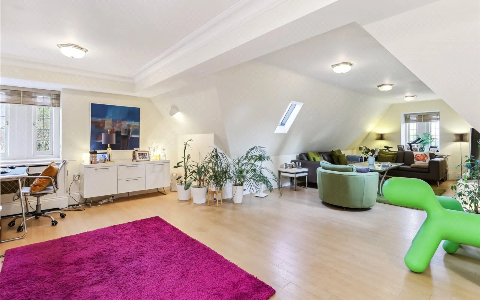 Flat Ockham Lane in Guildford