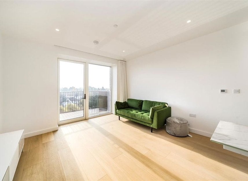 Flat Parkview Avenue in Greater London