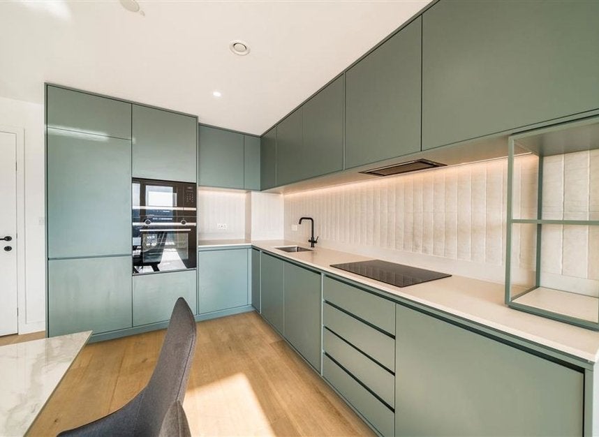Flat Parkview Avenue in Greater London