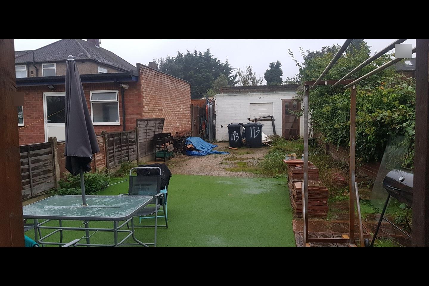 Flat Ruislip Road in Greater London