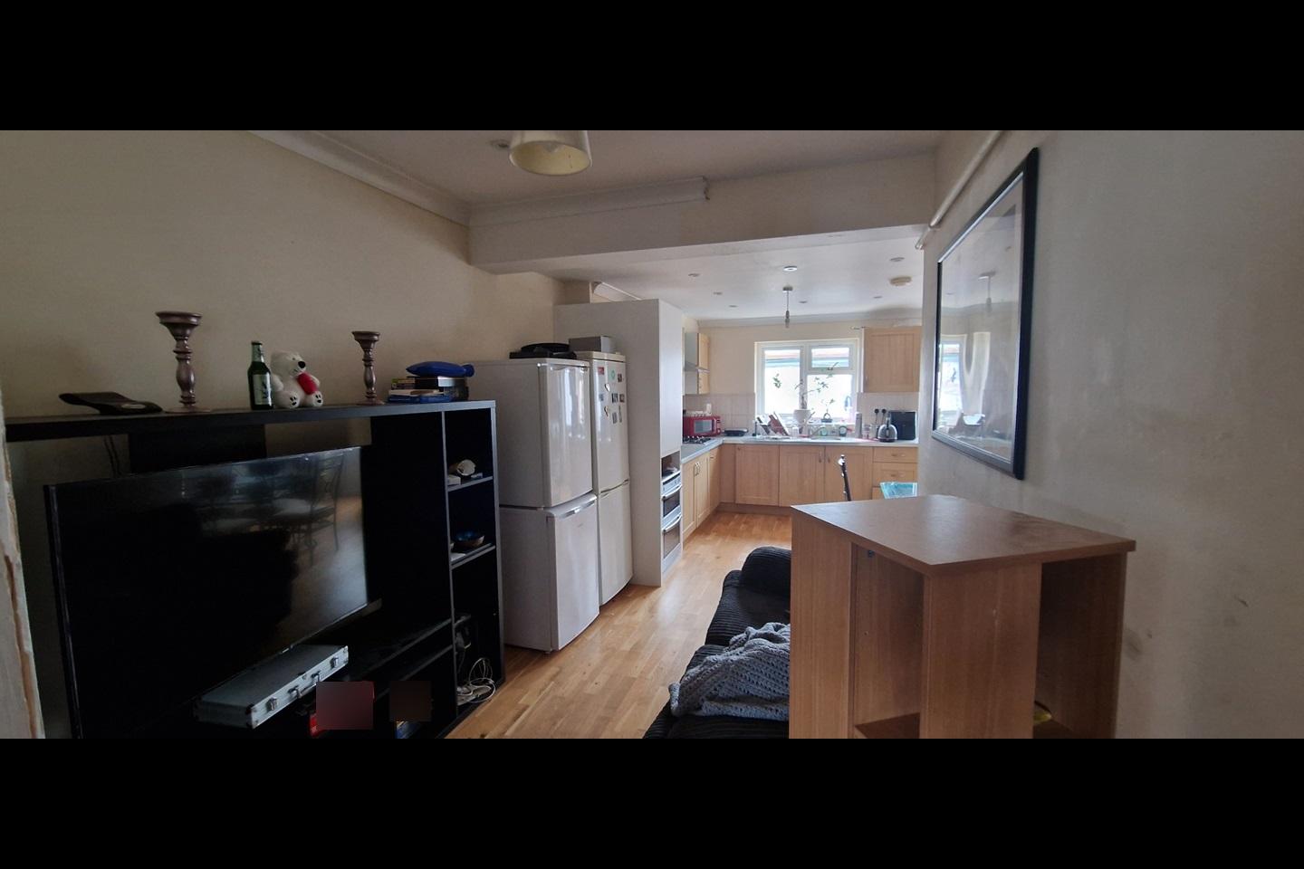 Flat Ruislip Road in Greater London