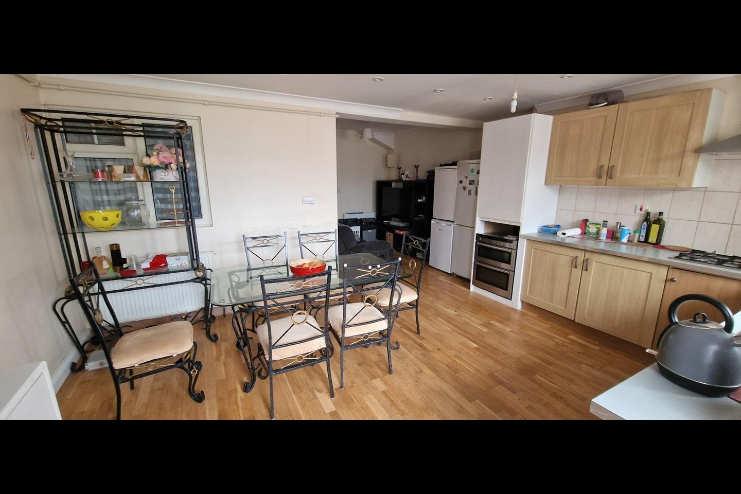 Flat Ruislip Road in Greater London