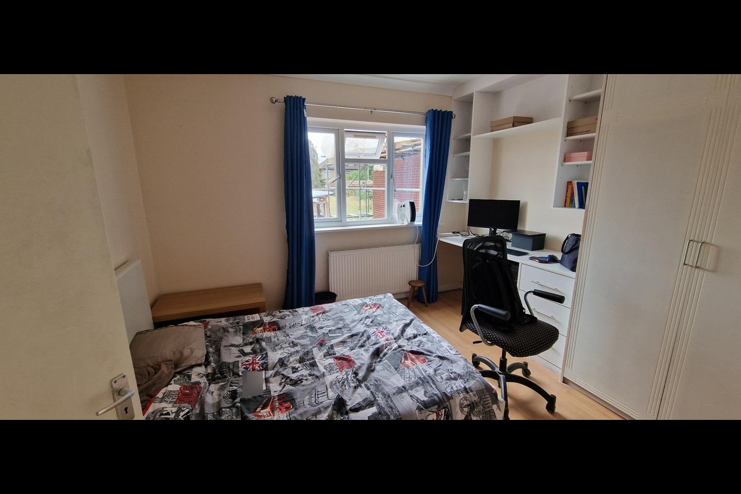 Flat Ruislip Road in Greater London