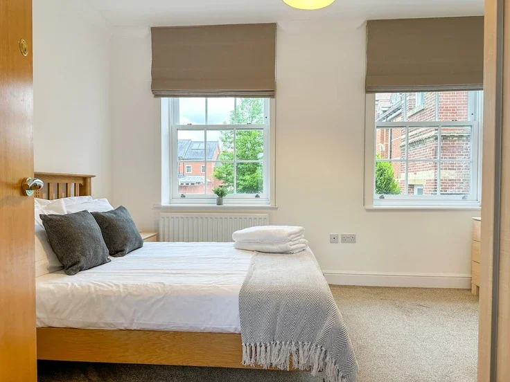 Flat Holm Oak Close in Canterbury