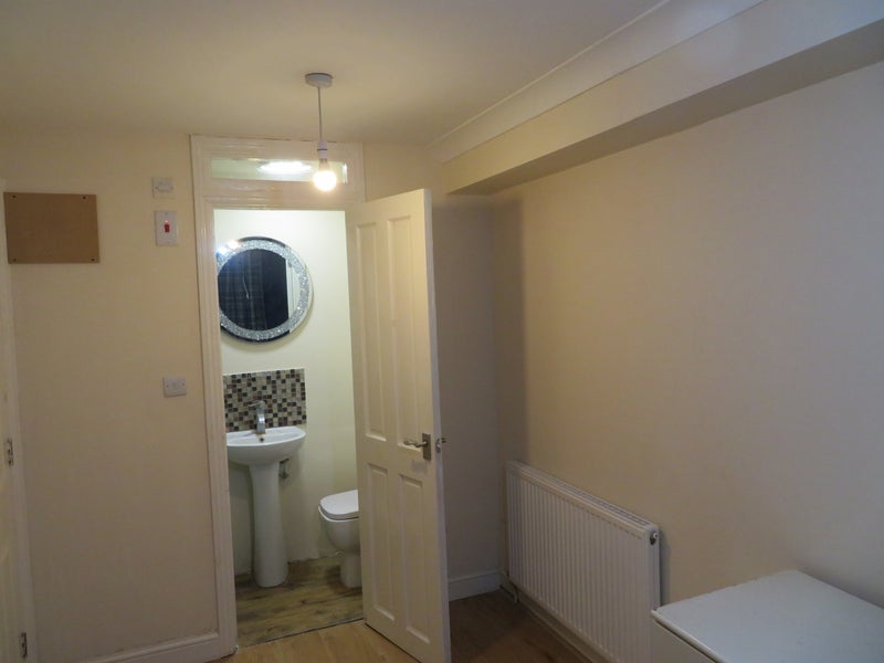Room Barnsdale Avenue in Greater London