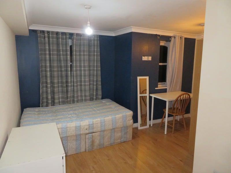 Room Barnsdale Avenue in Greater London
