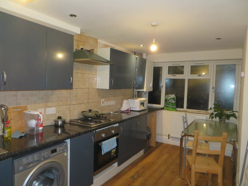 Room Barnsdale Avenue in Greater London