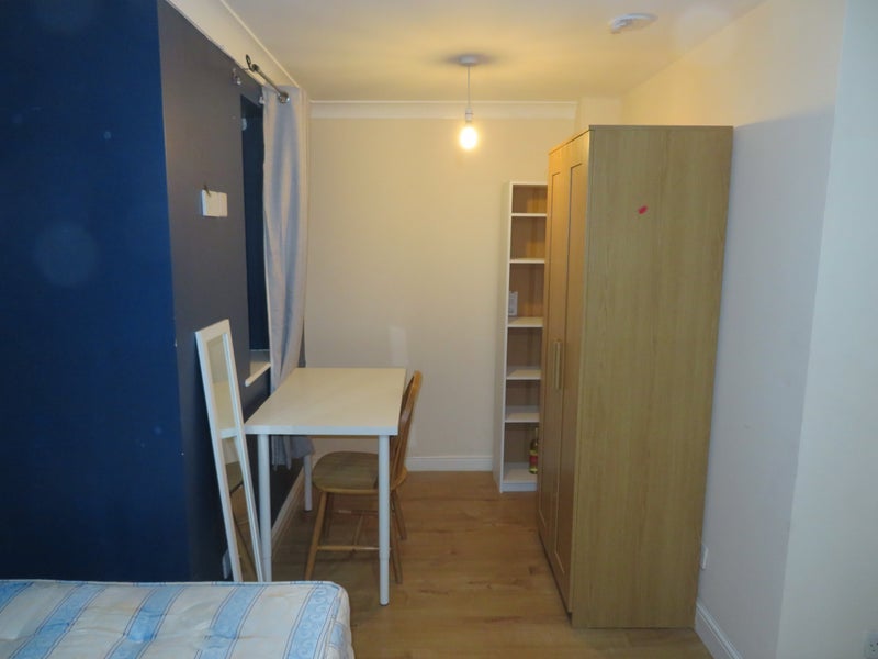 Room Barnsdale Avenue in Greater London