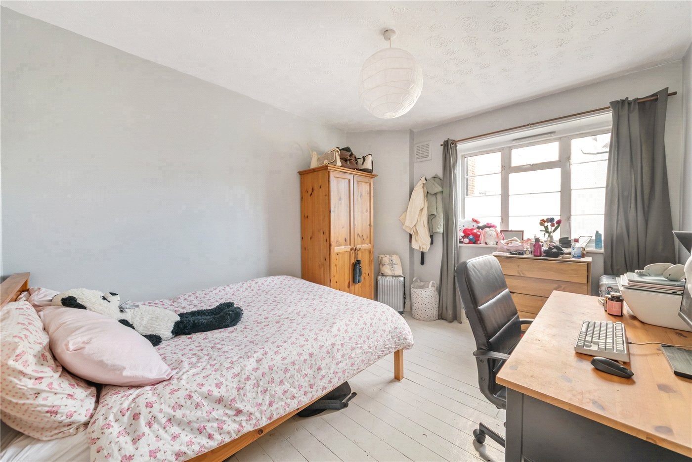 Flat Holmbury Court in Greater London