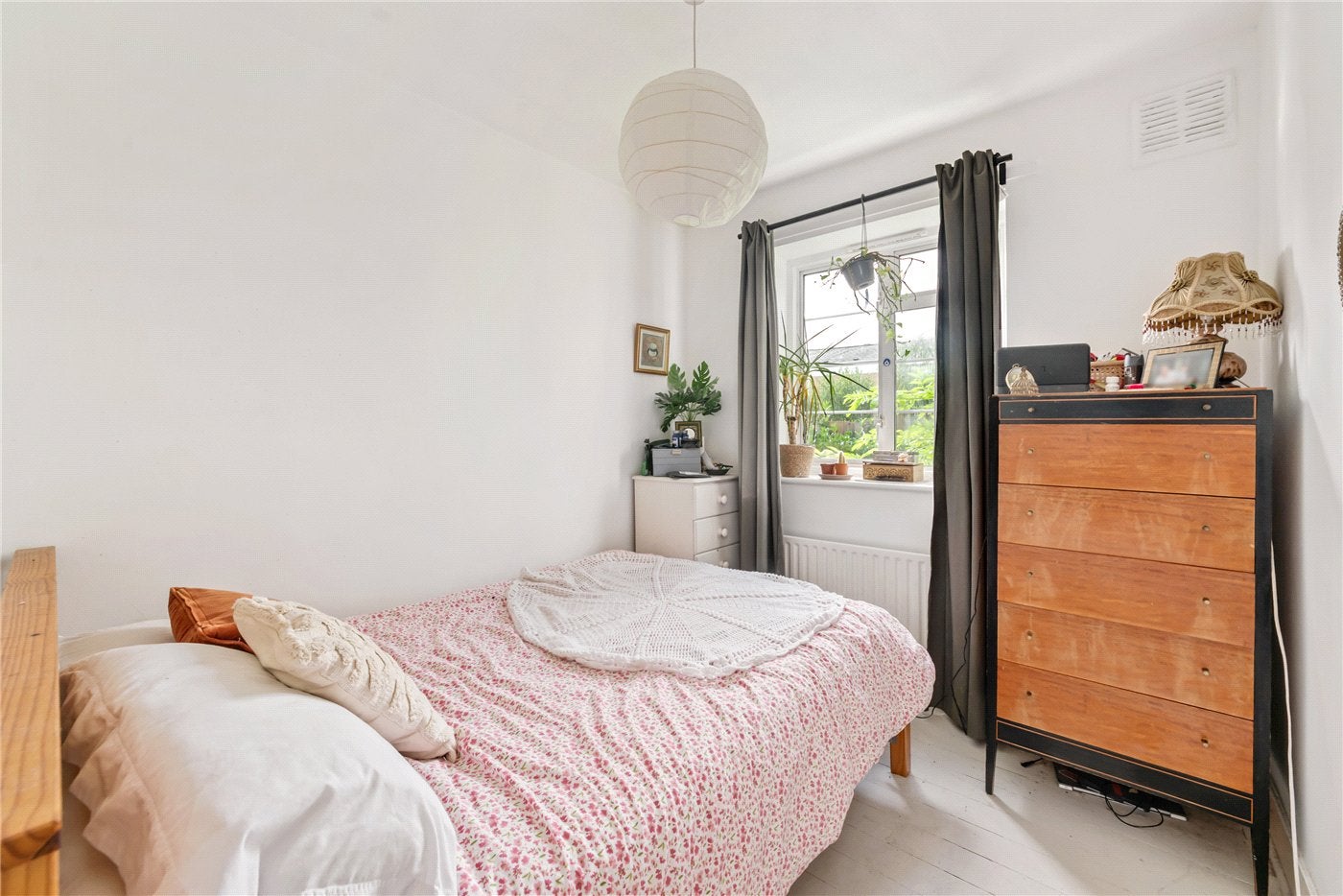 Flat Holmbury Court in Greater London