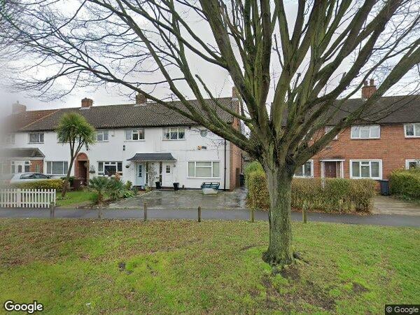 Flat Dalcross Road in Greater London