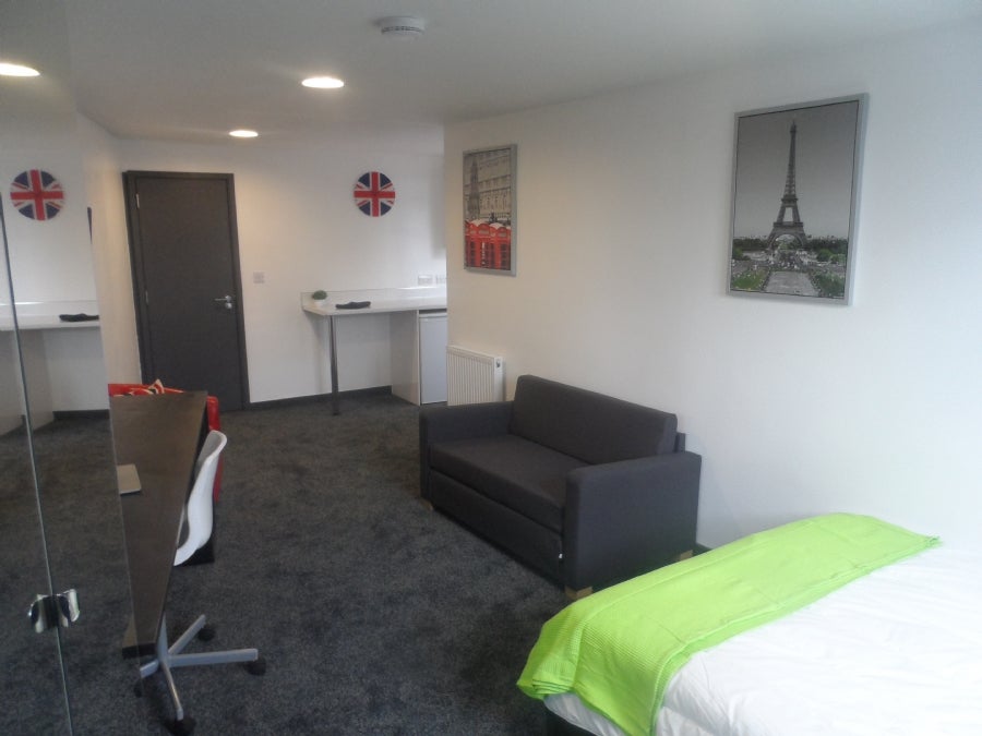 Flat Vicarage Road in Birmingham