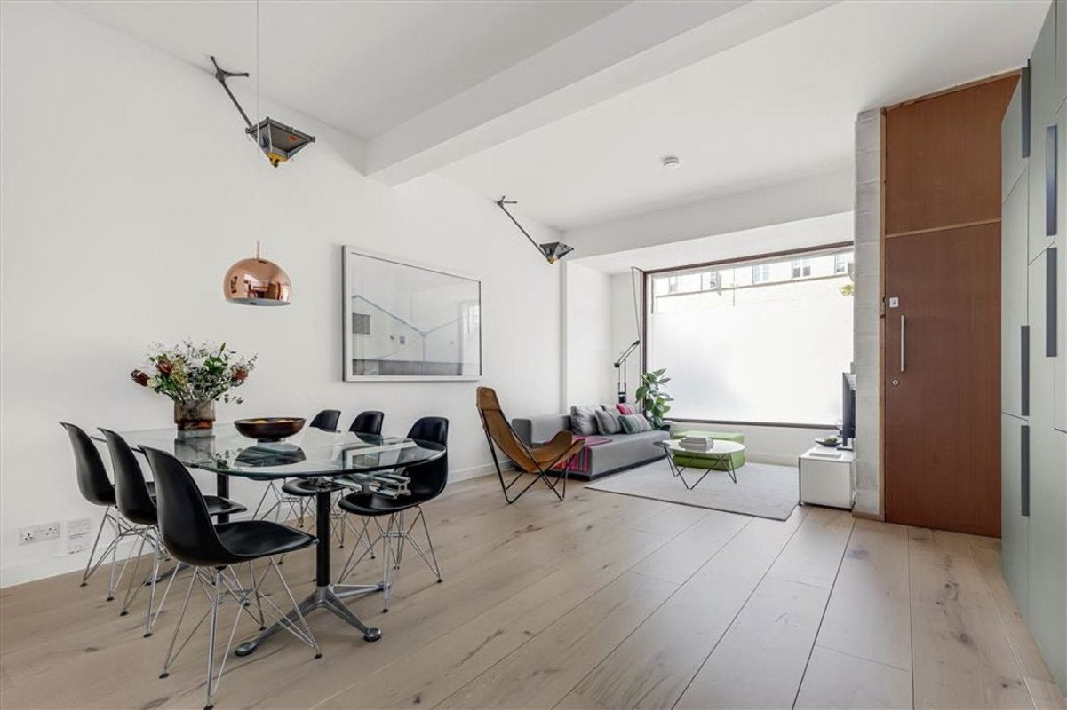 Flat Hackney Road in Greater London