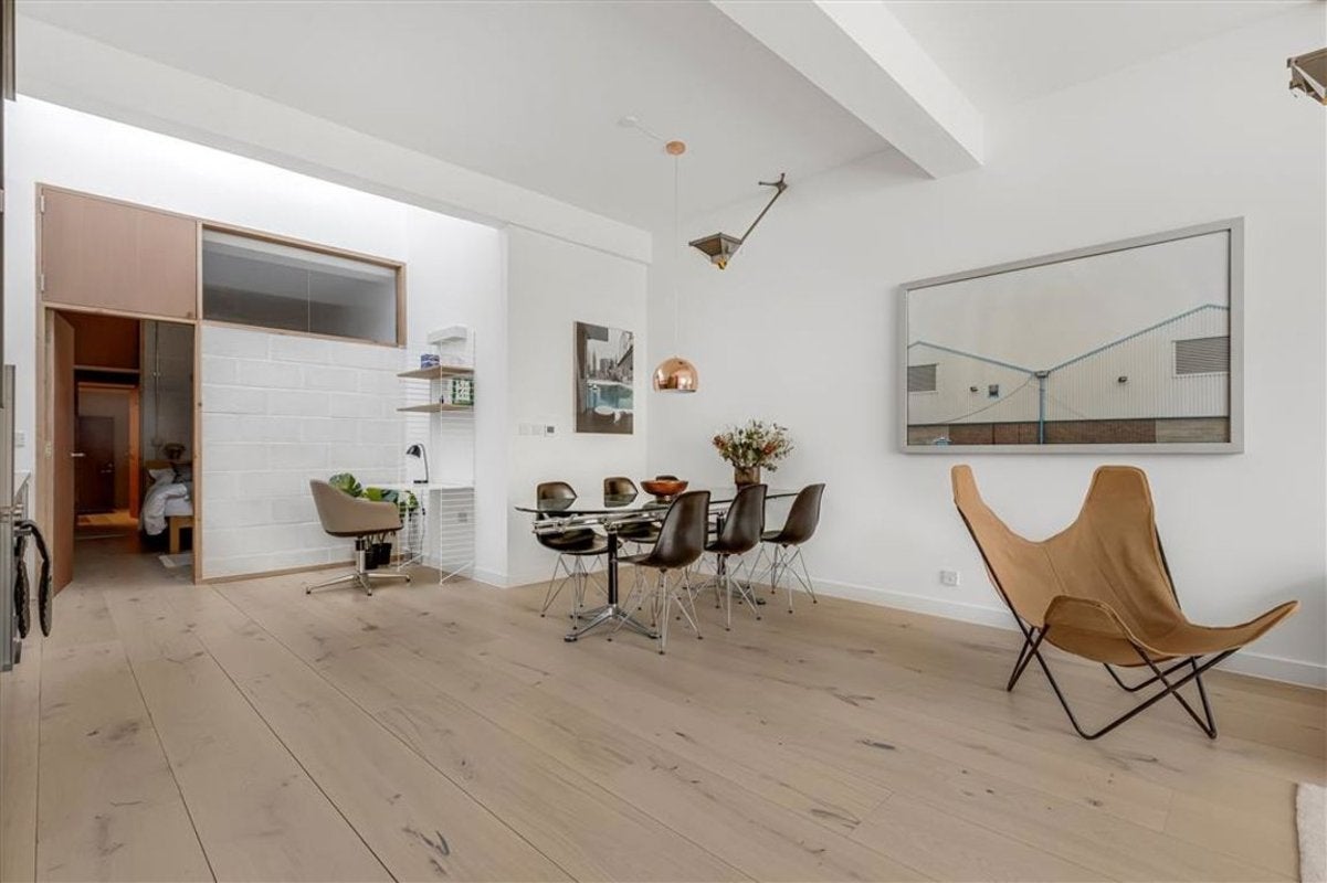 Flat Hackney Road in Greater London
