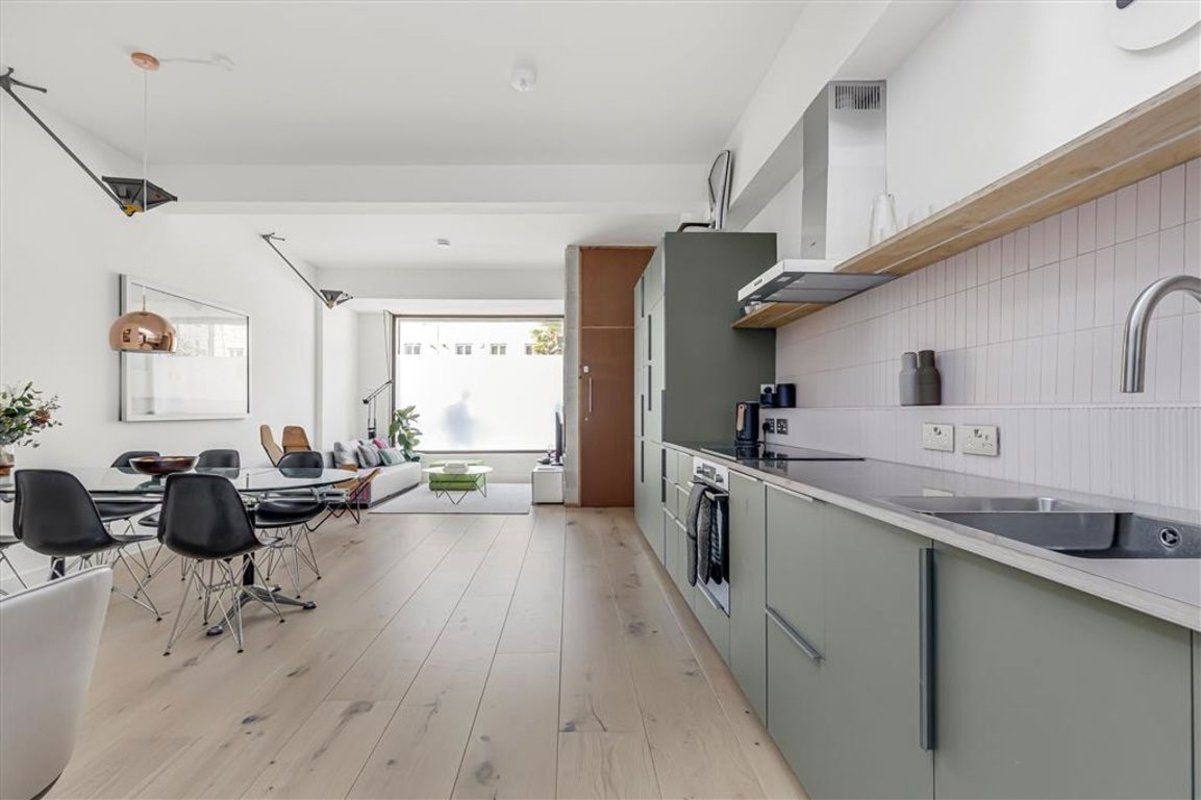 Flat Hackney Road in Greater London