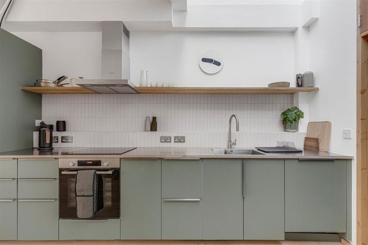 Flat Hackney Road in Greater London