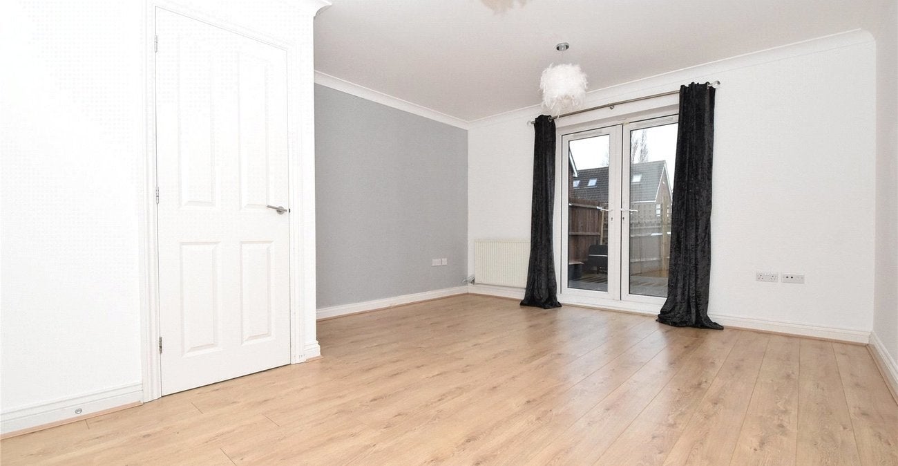 House Vaughan Close in Dartford