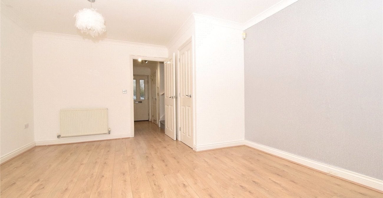 House Vaughan Close in Dartford