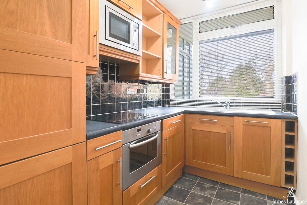 Flat Oakley Wood Drive in Metropolitan Borough of Solihull
