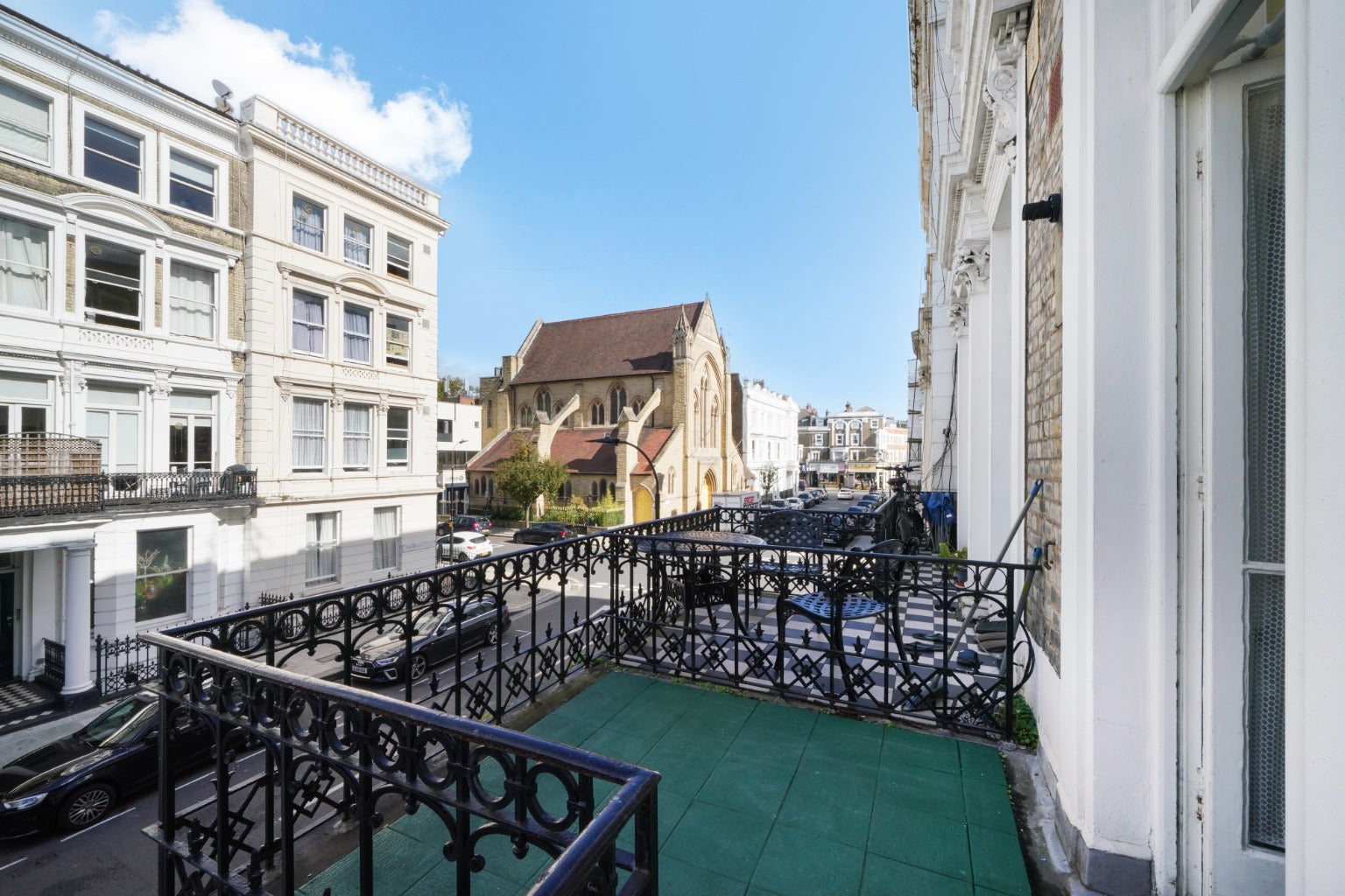 Flat Castletown Road in Greater London