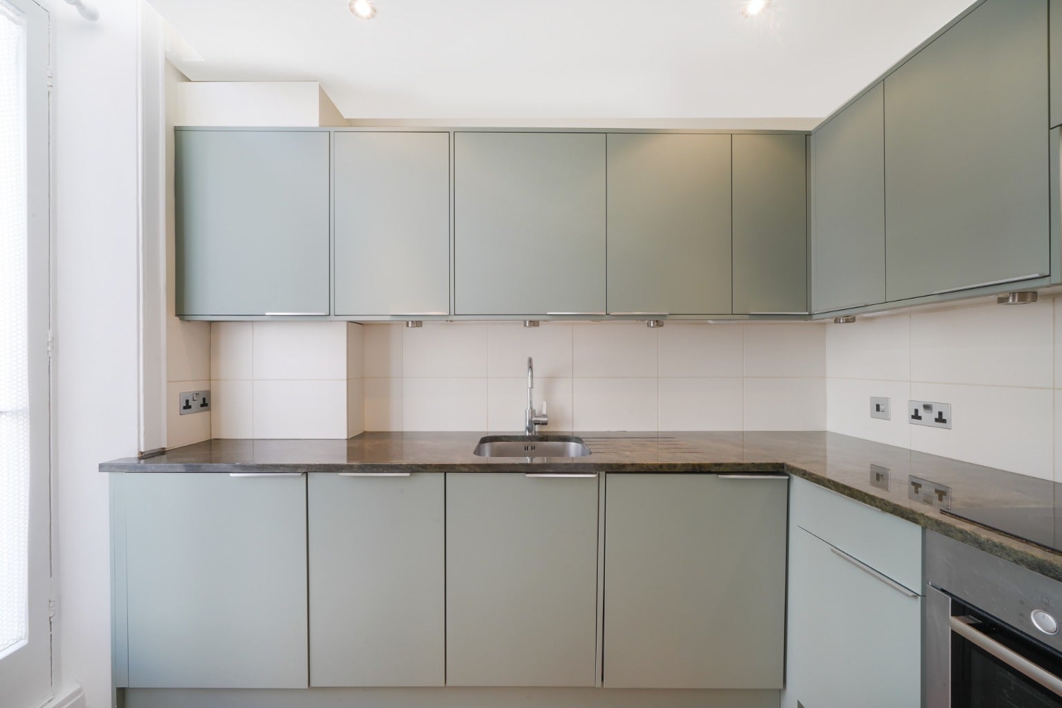 Flat Castletown Road in Greater London