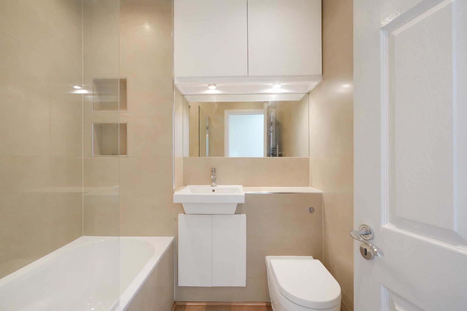 Flat Castletown Road in Greater London