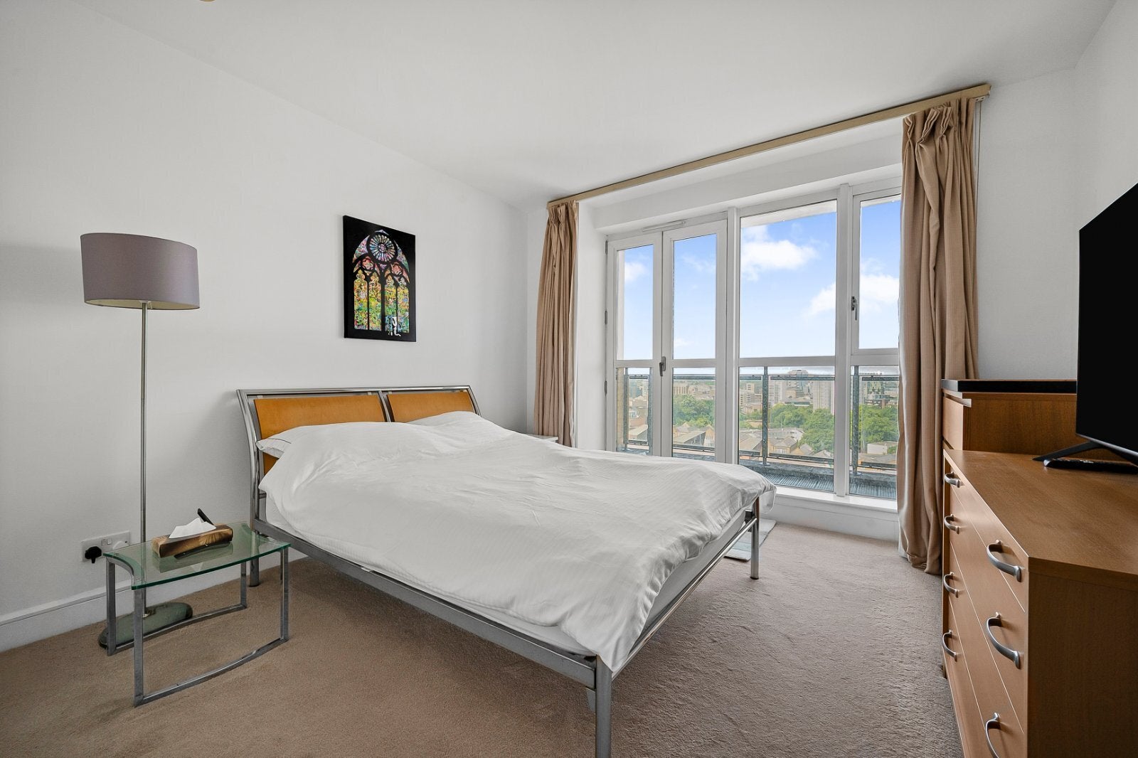 Flat Westferry Circus in Greater London